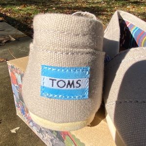 Toms Shoes size 7